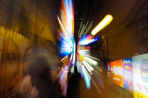 포토 JPG 야경 거리 간판 사람없음 야외 건물 빛 도시 밤거리 도심 네온 장노출 라이트효과 국내포토 건축물 촬영기법 야간 파일형식 효과 풍경_경치