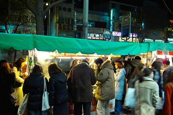 포토 JPG 사계절 계절 겨울 야경 자연 거리 사람 야외 빛 도시 밤거리 도심 노점상 포장마차 국내포토 풍경 식당 밤 야간 생태계 파일형식