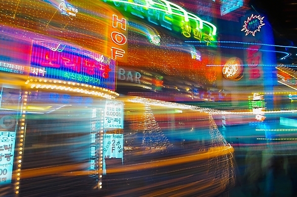 포토 JPG 야경 거리 간판 사람없음 야외 건물 빛 상점 도시 밤거리 술집 도심 네온 장노출 노래방 라이트효과 맥주집 호프집 국내포토 건축물 촬영기법 야간 파일형식 효과 풍경_경치