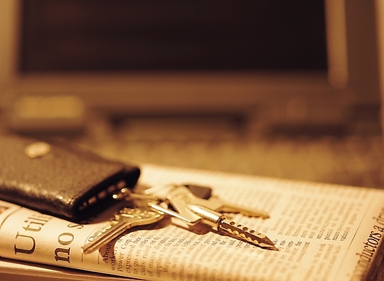 포토 JPG 스튜디오촬영 생활용품 백그라운드 비즈니스 열쇠 실내 사람없음 신문 오브젝트 보안장치 열쇠꾸러미 국내포토 내부 간행물 장비 뉴스 보안 파일형식