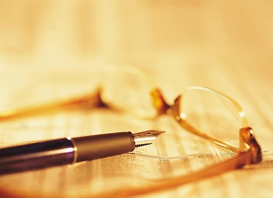 포토 JPG 잡화 안경 백그라운드 실내 근접촬영 사람없음 필기구 만년필 사무용품 오브젝트 국내포토 뷰포인트 문구용품 내부 펜 파일형식