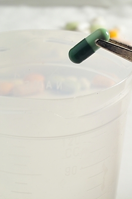 포토 JPG 의학 사람없음 치료 컵 알약 약 의료용품 오브젝트 핀셋 플라스틱컵 국내포토 식기 의료기기 도구 플라스틱 파일형식