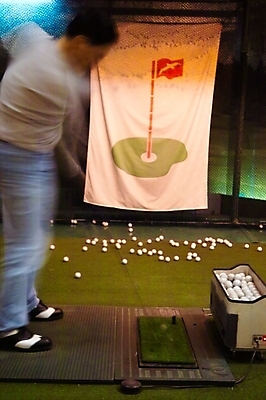 포토 JPG 남자 스포츠 골프 레저 골프공 골프용품 실내 한명 사람 20대 성인 레포츠 운동 구기 공간 골프채 골퍼 감독 스윙 연습 골프연습장 남자만 남자한명만 성인남자만 청년만 청년남자만 청년남자한명만 성인한명만 성인남자한명만 성인만 국내포토 직업 1 스포츠용품 포즈 공 골프장 운동선수 건강 청년 내부 파일형식