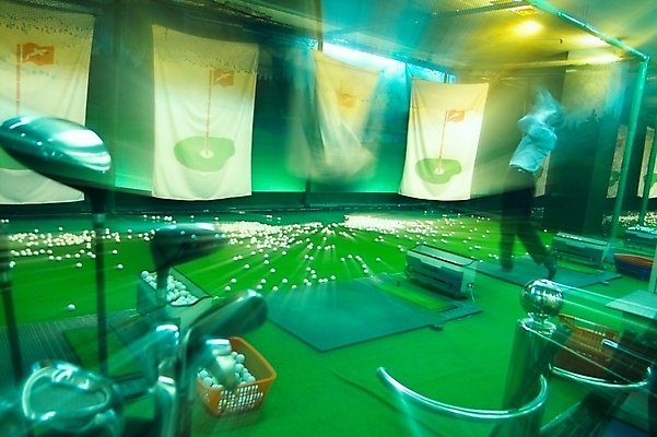 포토 JPG 남자 스포츠 골프 레저 골프공 골프용품 실내 한명 사람 20대 성인 레포츠 운동 구기 공간 골프채 골퍼 감독 스윙 연습 골프연습장 시타 시타실 남자만 남자한명만 성인남자만 청년만 청년남자만 청년남자한명만 성인한명만 성인남자한명만 성인만 국내포토 직업 1 스포츠용품 포즈 공 골프장 운동선수 건강 청년 내부 파일형식