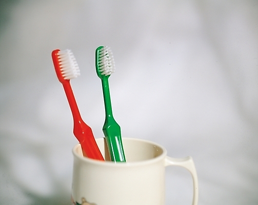 포토 JPG 생활용품 실내 사람없음 컵 위생용품 머그컵 두개 양치 치아 칫솔 구강 오브젝트 국내포토 식기 2 내부 청결 입 소화기관 파일형식