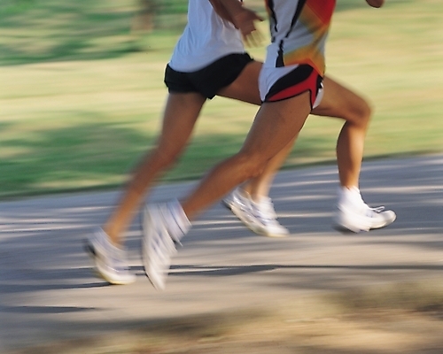 포토 JPG 주간 라이프스타일 웰빙 남자 스포츠 신체 운동선수 사람 성인 야외 두명 라이프 생활 신체부위 달리기 운동 하반신 다리 육상스포츠 속도 육상선수 달리기선수 남자만 성인남자만 성인만 국내포토 자연요소 모션 건강 파일형식