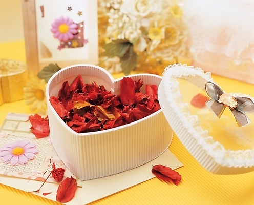 포토 JPG 꽃잎 음식 백그라운드 잎 화이트데이 디저트 발렌타인데이 선물 사랑 이벤트 사람없음 선물상자 상자 하트 편지 오브젝트 이벤트용품 하트상자 국내포토 모양 식물 꽃 감정 데이이벤트 파일형식