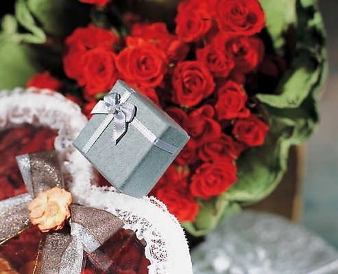 포토 JPG 식물 꽃 음식 꽃다발 백그라운드 여름꽃 화이트데이 자연 디저트 발렌타인데이 선물 사랑 이벤트 사람없음 선물상자 상자 장미 하트 오브젝트 국내포토 모양 감정 데이이벤트 생태계 파일형식 여름_계절