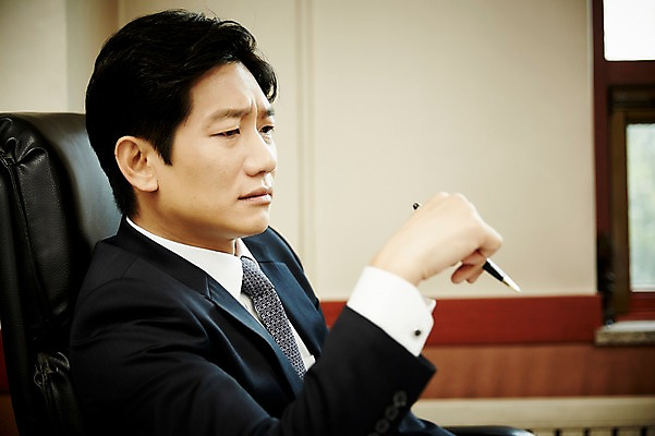 포토 JPG 응시 남자 40대 중년 생각 의자 실내 한명 들기 앉기 상반신 옆모습 비즈니스라이프 사무실 펜 한국인 비즈니스맨 찡그림 사장 고민 리더 중년남자한명만 국내포토 1 라이프스타일 시선 감정 뷰포인트 가구 비즈니스 모션 표정 사람 동양인 성인 내부 필기구 직장인 남자한명만 중년남자만 파일형식