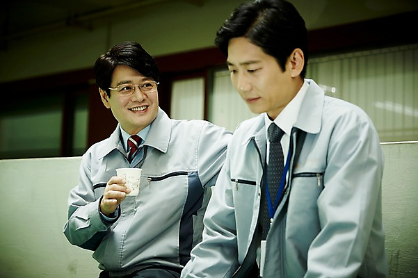 포토 JPG 남자 커피 40대 중년 회사 휴식 앉기 상반신 야외 두명 앞모습 옆모습 비즈니스라이프 한국인 비즈니스맨 옥상 동료 위로 중년남자만 국내포토 라이프스타일 음료 뷰포인트 컨셉 비즈니스 관계 모션 사람 동양인 성인 직장인 남자만 중년만 파일형식