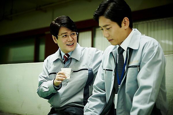 포토 JPG 남자 커피 40대 중년 회사 휴식 앉기 상반신 야외 두명 앞모습 옆모습 비즈니스라이프 한국인 비즈니스맨 옥상 동료 위로 중년남자만 국내포토 라이프스타일 음료 뷰포인트 컨셉 비즈니스 관계 모션 사람 동양인 성인 직장인 남자만 중년만 파일형식