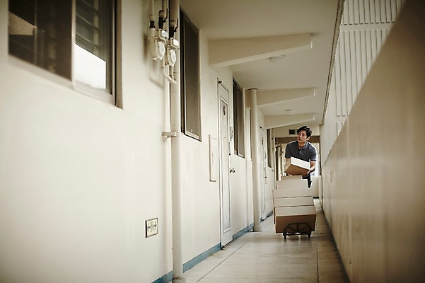 포토 JPG 주간 남자 40대 중년 중년라이프 아파트 한명 서기 상반신 야외 앞모습 상자 한국인 복도 택배기사 택배 짐수레 중년남자한명만 국내포토 자연요소 1 라이프스타일 뷰포인트 모션 주택 사람 동양인 성인 수레 운송업 배달원 남자한명만 중년남자만 파일형식