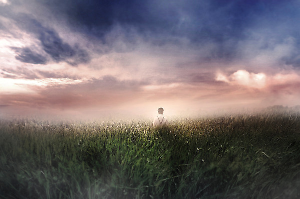 JPG 구름 편집이미지 남자 하늘 한명 초원 상반신 성인 야외 뒷모습 노을 어둠 안개 고독 디지털합성 디지털아트 성인남자한명만 편집실사 자연요소 1 감정 뷰포인트 날씨 사람 CG 남자한명만 성인남자만 파일형식