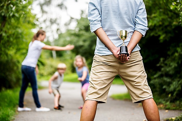 포토 JPG 주간 전신 서양인 외국인 여자 남자 어린이 가족 서기 여러명 상반신 성인 야외 앞모습 옆모습 뒷모습 아웃포커스 신체부위 달리기 소풍 경쟁 우승 트로피 뒷짐 국내포토 자연요소 뷰포인트 다수 컨셉 관계 모션 촬영기법 사람 인종 야외활동 최고 상_우승 파일형식