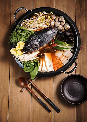 포토 JPG 스튜디오촬영 그릇 한식 음식 채소 젓가락 고추 조개 실내 사람없음 하이앵글 숟가락 두부 콩나물 매운탕 앞접시 우럭 우럭탕 나무배경 국내포토 식기 접시 뷰포인트 백그라운드 어패류 수저 어류 내부 탕 나물 파일형식