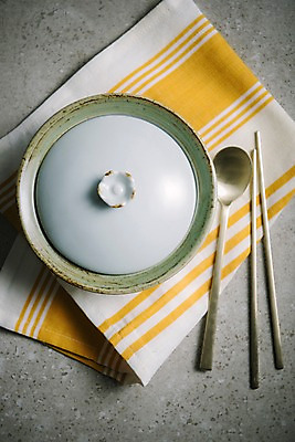 포토 JPG 스튜디오촬영 전통 그릇 젓가락 주방용품 실내 사람없음 하이앵글 숟가락 사기그릇 천 국내포토 식기 뷰포인트 생활용품 수저 내부 직물 파일형식