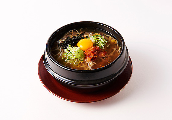 포토 JPG 스튜디오촬영 그릇 한식 음식 실내 사람없음 뚝배기 콩나물 노른자 콩나물국밥 국내포토 식기 채소 내부 계란 나물 국밥 파일형식