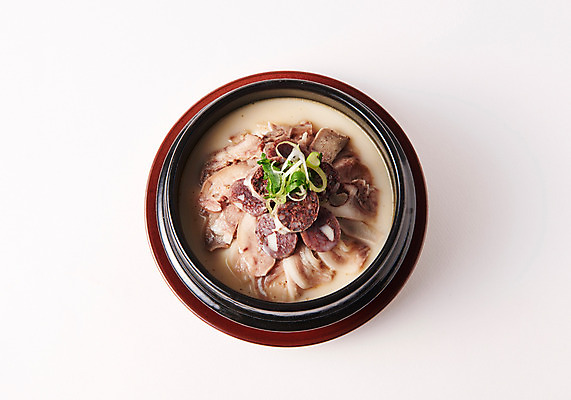 포토 JPG 스튜디오촬영 그릇 한식 음식 실내 사람없음 하이앵글 뚝배기 파 순대 순대국 국내포토 식기 뷰포인트 채소 내부 국 파일형식