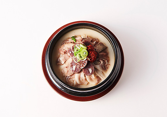 포토 JPG 스튜디오촬영 그릇 한식 음식 실내 사람없음 하이앵글 양념 뚝배기 파 순대 순대국 국내포토 식기 뷰포인트 채소 내부 국 파일형식