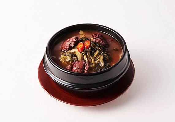 포토 JPG 스튜디오촬영 그릇 한식 음식 고추 실내 사람없음 뚝배기 선지국 선지해장국 해장국 국내포토 식기 채소 내부 국 국물 파일형식