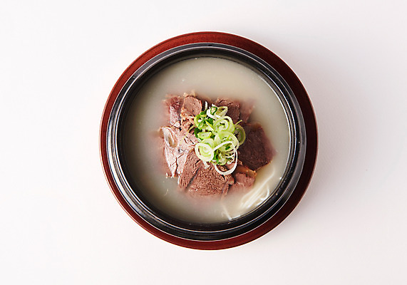 포토 JPG 스튜디오촬영 그릇 한식 음식 실내 사람없음 뚝배기 파 설렁탕 국내포토 식기 채소 내부 탕 파일형식