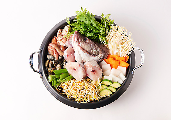 포토 JPG 스튜디오촬영 그릇 한식 음식 채소 실내 사람없음 하이앵글 동태 동태찌개 동태탕 국내포토 식기 뷰포인트 내부 찌개 탕 파일형식