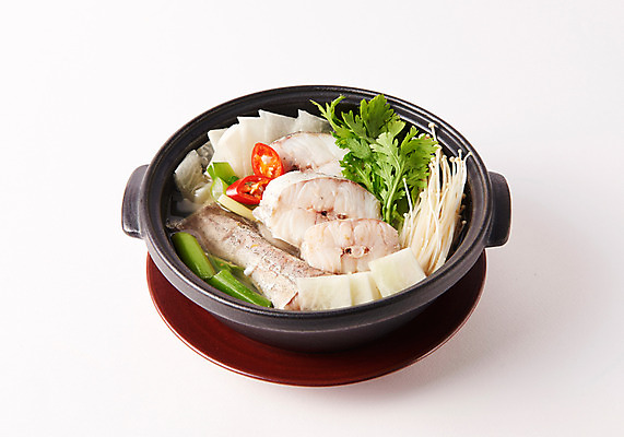 포토 JPG 스튜디오촬영 그릇 한식 음식 채소 실내 사람없음 뚝배기 대구 대구탕 국내포토 식기 어류 내부 탕 파일형식