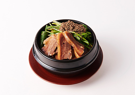 포토 JPG 스튜디오촬영 그릇 한식 음식 실내 사람없음 뚝배기 부추 개고기 보신탕 국내포토 식기 채소 육류 내부 탕 파일형식