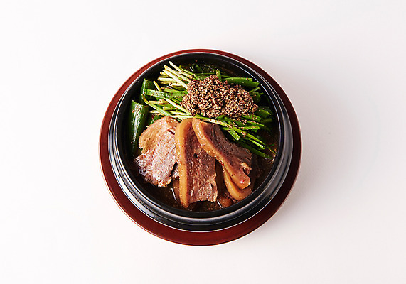 포토 JPG 스튜디오촬영 그릇 한식 음식 실내 사람없음 하이앵글 뚝배기 부추 개고기 보신탕 국내포토 식기 뷰포인트 채소 육류 내부 탕 파일형식