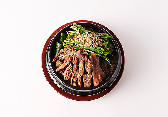 포토 JPG 스튜디오촬영 그릇 한식 음식 실내 사람없음 하이앵글 뚝배기 부추 개고기 보신탕 국내포토 식기 뷰포인트 채소 육류 내부 탕 파일형식