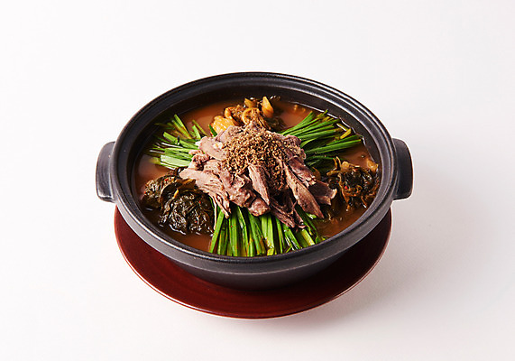 포토 JPG 스튜디오촬영 그릇 한식 음식 실내 사람없음 뚝배기 부추 염소탕 국내포토 식기 채소 내부 탕 파일형식