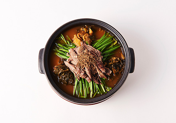 포토 JPG 스튜디오촬영 그릇 한식 음식 실내 사람없음 하이앵글 뚝배기 부추 염소탕 국내포토 식기 뷰포인트 채소 내부 탕 파일형식