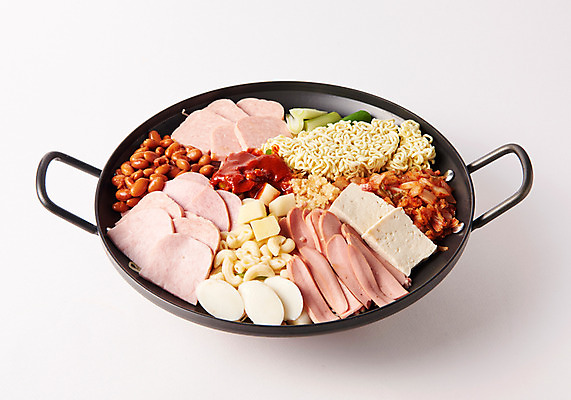 포토 JPG 스튜디오촬영 그릇 한식 음식 김치 떡 실내 사람없음 라면 냄비 햄 두부 마카로니 부대찌개 국내포토 식기 육류 내부 면류 솥 찌개 파스타면 파일형식