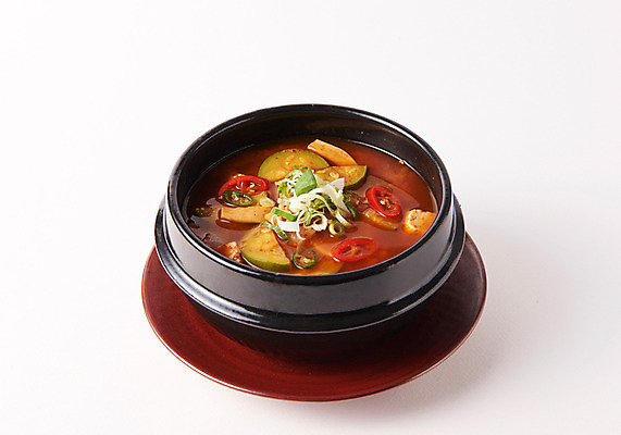 포토 JPG 스튜디오촬영 그릇 한식 음식 실내 사람없음 된장찌개 뚝배기 파 국내포토 식기 채소 내부 찌개 파일형식