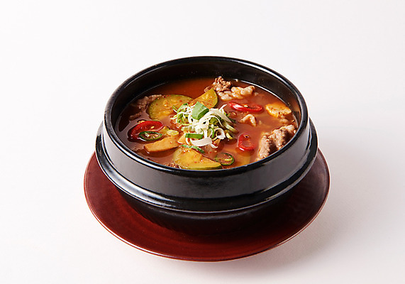 포토 JPG 스튜디오촬영 그릇 한식 음식 실내 사람없음 된장찌개 뚝배기 파 차돌박이 국내포토 식기 채소 육류 내부 찌개 파일형식