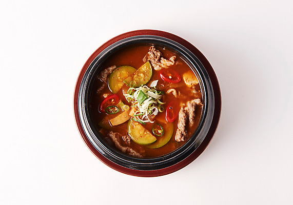 포토 JPG 스튜디오촬영 그릇 한식 음식 실내 사람없음 하이앵글 된장찌개 뚝배기 파 차돌박이 국내포토 식기 뷰포인트 채소 육류 내부 찌개 파일형식
