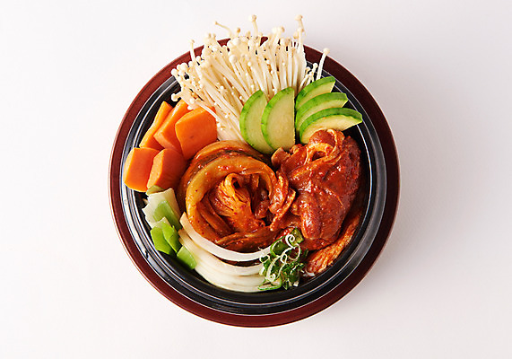 포토 JPG 스튜디오촬영 그릇 한식 음식 채소 김치 실내 돼지고기 사람없음 하이앵글 뚝배기 고추장찌개 국내포토 식기 뷰포인트 육류 내부 찌개 파일형식