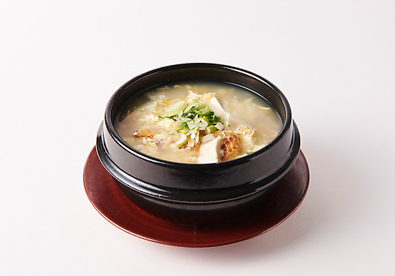 포토 JPG 스튜디오촬영 그릇 한식 음식 실내 사람없음 뚝배기 파 해장국 황태 황태해장국 국내포토 식기 채소 어류 내부 국 파일형식