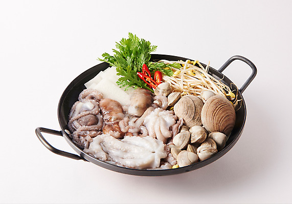 포토 JPG 스튜디오촬영 그릇 한식 음식 고추 조개 실내 사람없음 두부 콩나물 낙지 미나리 낙지전골 국내포토 식기 채소 어패류 연체동물 내부 수중동물 나물 전골 파일형식