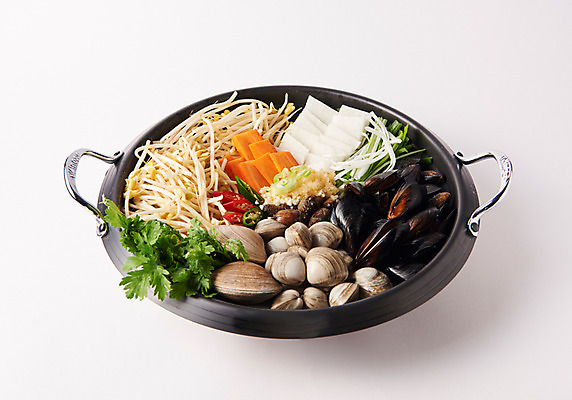 포토 JPG 스튜디오촬영 그릇 한식 음식 채소 고추 조개 실내 사람없음 콩나물 조개탕 국내포토 식기 어패류 내부 탕 나물 파일형식