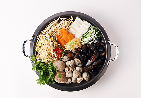 포토 JPG 스튜디오촬영 그릇 한식 음식 채소 고추 조개 실내 사람없음 하이앵글 콩나물 조개탕 국내포토 식기 뷰포인트 어패류 내부 탕 나물 파일형식