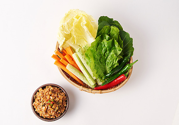 포토 JPG 스튜디오촬영 그릇 한식 음식 고추 오이 실내 사람없음 하이앵글 당근 상추 배추 강된장 국내포토 식기 뷰포인트 채소 뿌리채소 내부 된장 파일형식