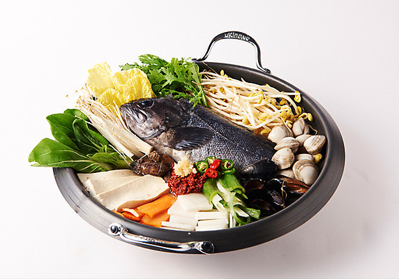 포토 JPG 스튜디오촬영 그릇 한식 음식 채소 조개 실내 사람없음 매운탕 우럭 우럭탕 국내포토 식기 어패류 어류 내부 탕 파일형식