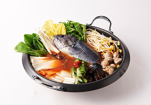 포토 JPG 스튜디오촬영 그릇 한식 음식 채소 조개 실내 사람없음 매운탕 우럭 우럭탕 국내포토 식기 어패류 어류 내부 탕 파일형식