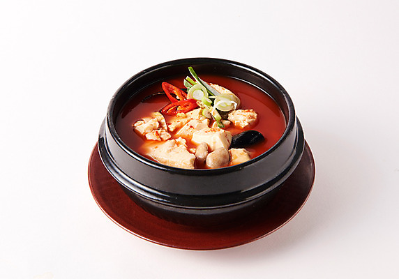 포토 JPG 스튜디오촬영 그릇 한식 음식 고추 실내 사람없음 뚝배기 파 순두부 순두부찌개 국내포토 식기 채소 내부 찌개 파일형식