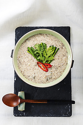 포토 JPG 스튜디오촬영 그릇 한식 음식 고추 도마 실내 사람없음 하이앵글 숟가락 보양식 부추 장어탕 국내포토 식기 뷰포인트 채소 주방용품 수저 내부 탕 몸보신 파일형식