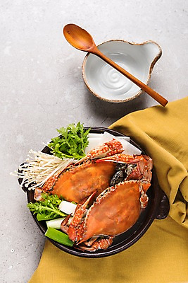 포토 JPG 스튜디오촬영 그릇 한식 음식 채소 실내 사람없음 하이앵글 숟가락 꽃게 식탁보 뚝배기 꽃게탕 앞접시 국내포토 식기 접시 뷰포인트 수저 내부 게 탕 파일형식