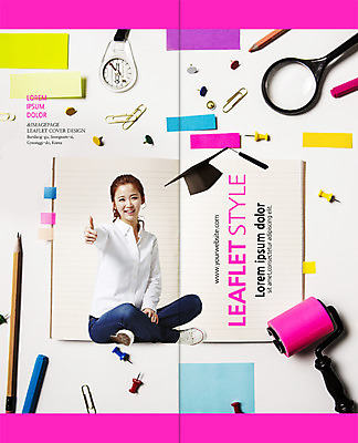 전신 PSD 템플릿 표지디자인 북디자인 출판디자인 여자 교육 표지 리플렛 대학생 2단접지 북커버 학사모 돋보기 한명 웃음 앉기 팜플렛 20대 성인 연필 공책 한국인 최고 압정 포스트잇 클립 롤러 대학교육 이미지템플릿 모자_잡화 1 학생 졸업 모션 문구용품 학용품 표정 사람 동양인 청년 필기구 사무용품 메모지 파일형식