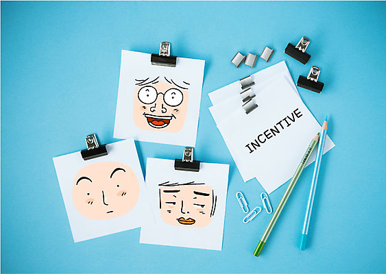 편집이미지 얼굴 비즈니스 포토일러 색연필 표정 집게 세명 메모지 포스트잇 클립 업무성과 이미지편집 AI파일 학용품 사람 신체부위 사무용품 결과 파일형식 벡터