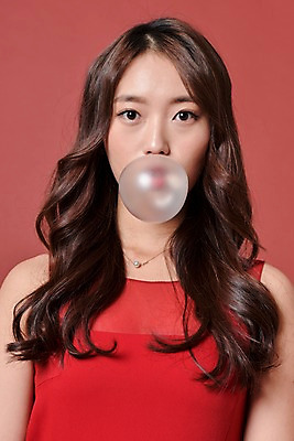 포토 JPG 스튜디오촬영 여자 기념일 실내 사랑 한명 서기 상반신 20대 성인 앞모습 한국인 껌 풍선불기 성인여자한명만 국내포토 1 감정 뷰포인트 모션 사람 동양인 이벤트 청년 내부 불기 여자한명만 성인여자만 파일형식